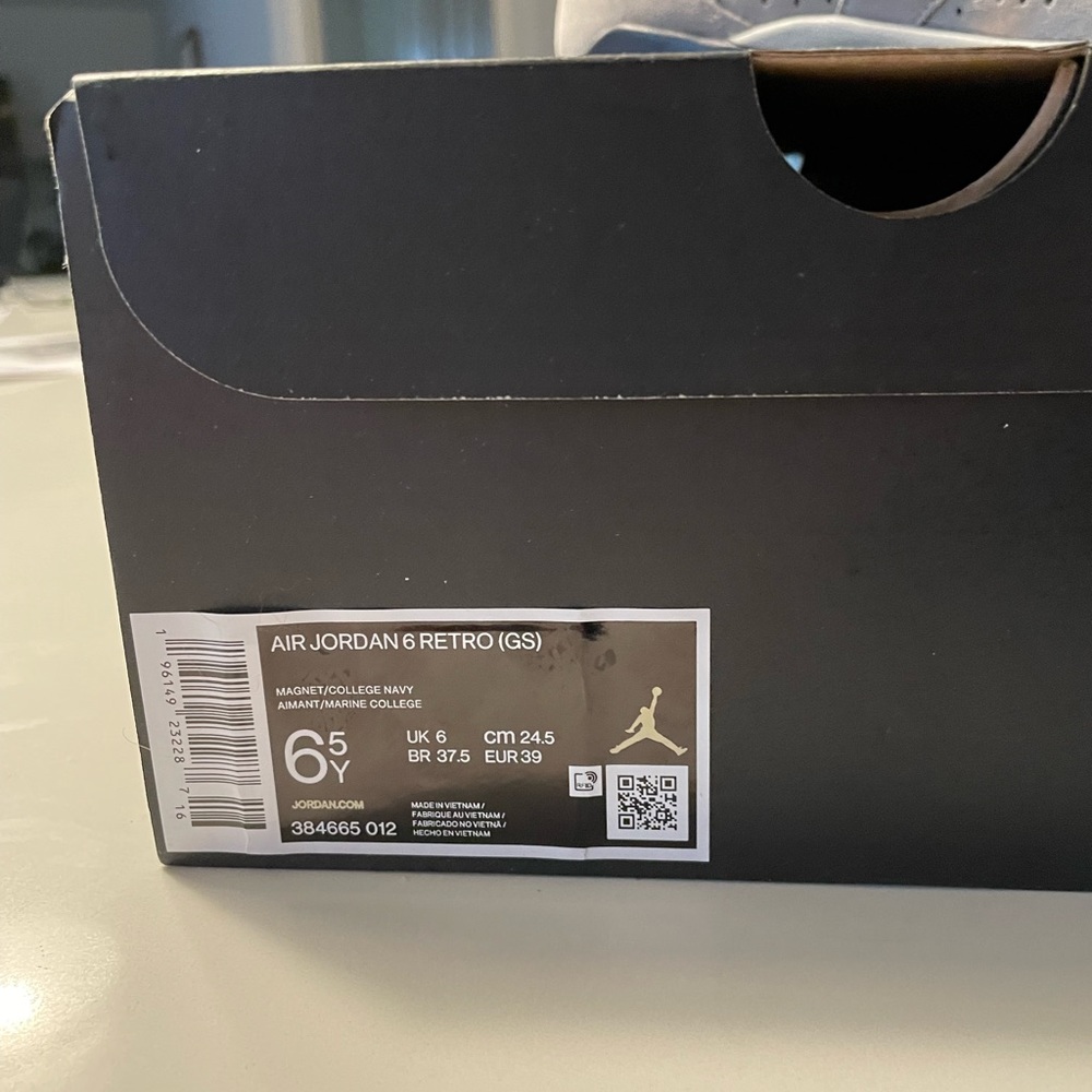 Shoes - Picture 7 of 7